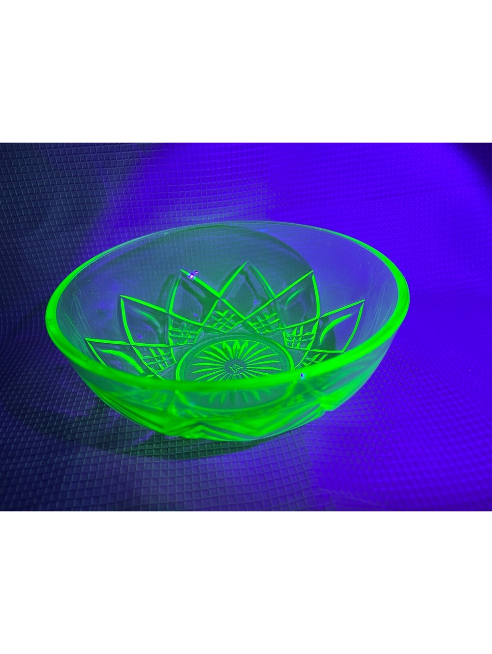 282 - Hazel Atlas 8” green glass bowl Diamond Arches pattern - glows